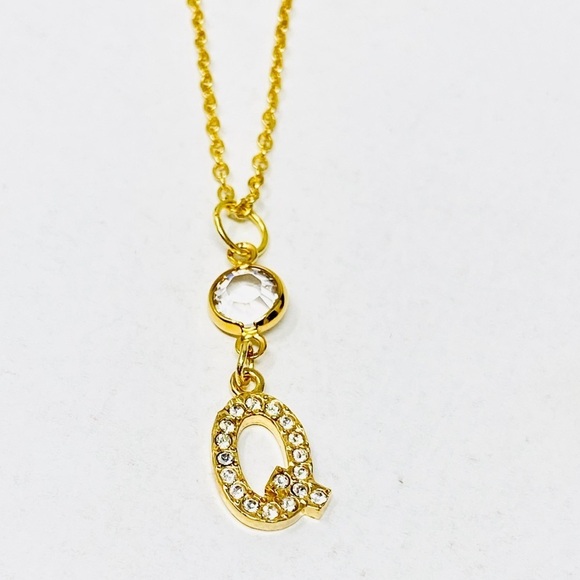 Letter “Q” CZ encrusted pendant necklace - Picture 3 of 5